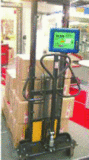 Industrie-PC / Staplerterminal WPC 10 in der Logistik / Handel / Lager an einem Stapler
